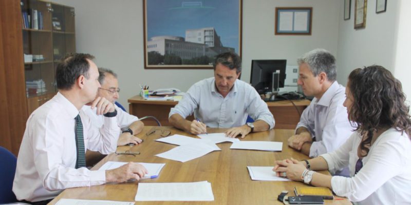 El Departamento de Salud de La Ribera y el Ayuntamiento de Corbera formalizan la construcción del futuro centro de salud