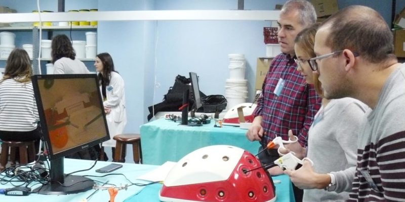 Residentes de hospitales de Valencia se especializan en La Ribera en el manejo de la cirugía endoscópica